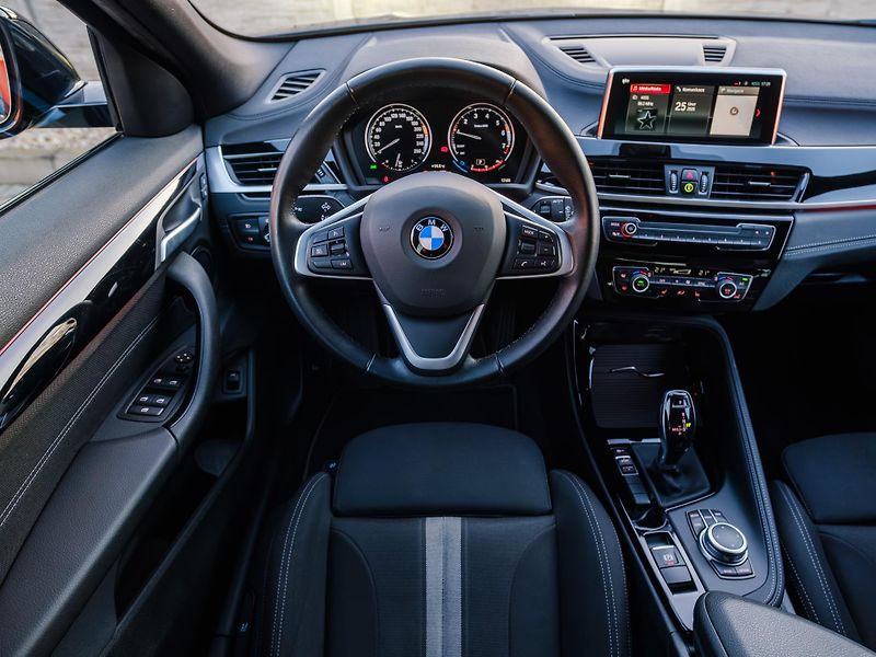 BMW X2 sDrive18i Advantage,ShadowLine - fotka 19 z 31