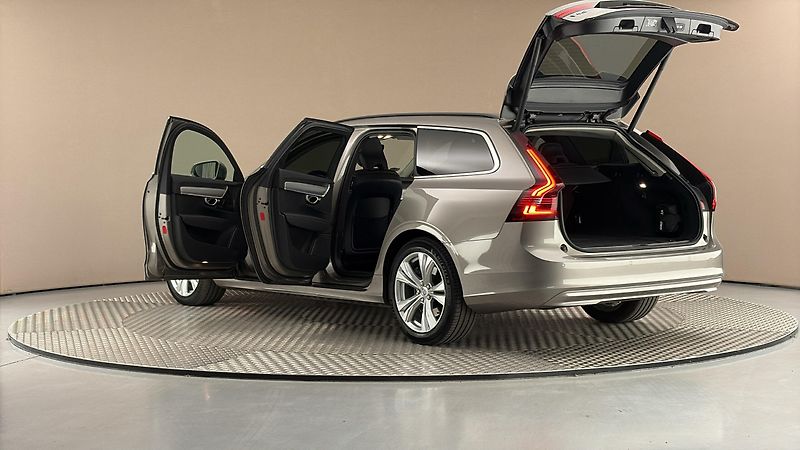 Volvo V90 2.0 B4 AUT Momentum Pro - fotka 7 z 30