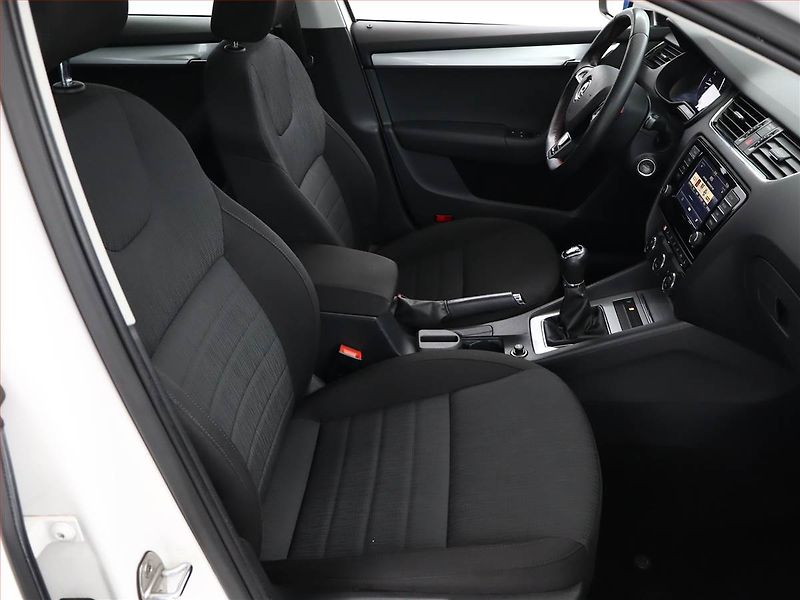 Škoda Octavia (2016) 1.6 TDI, Serv.kniha, Tempomat - fotka 7 z 17