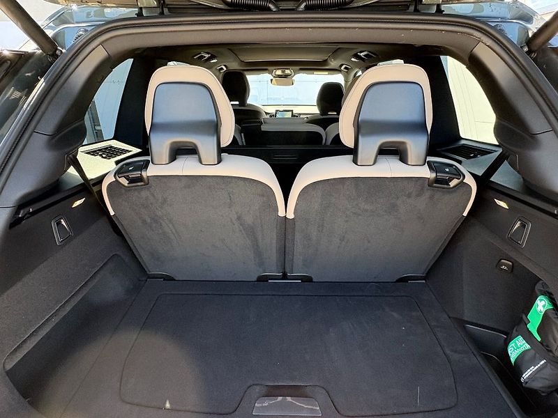 Volvo XC90 Plus Dark B5 184kW - fotka 21 z 26