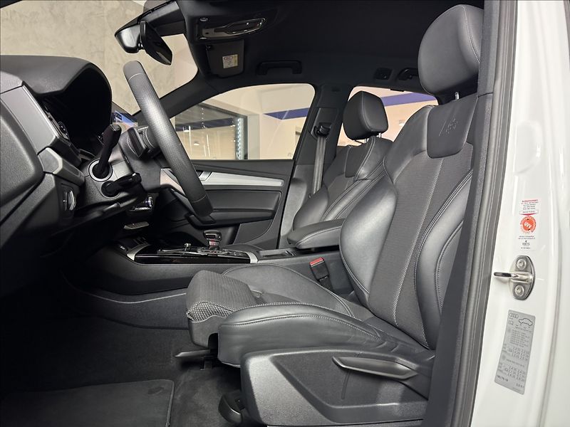 Audi Q5 2,0 TDi  Quattro S-Line Assist - fotka 23 z 50