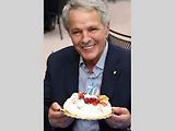 Italský herec Guiliano Gemma při oslavě 70. narozenin.