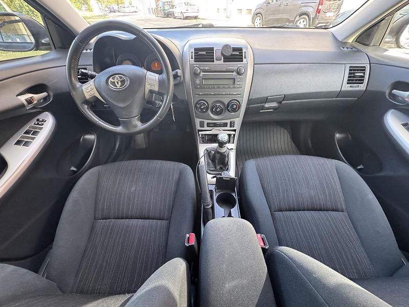 Toyota Corolla 1.6i 16v sedan původ ČR - fotka 14 z 22