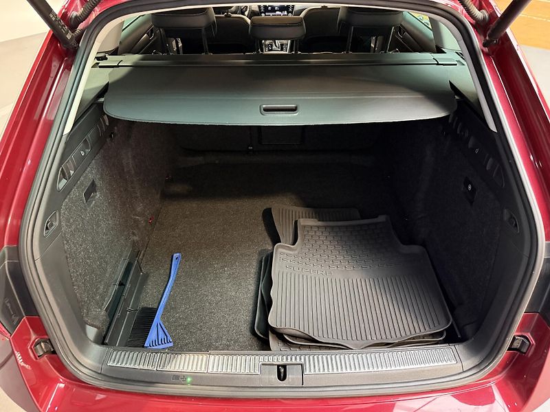 Škoda Superb 2.0 TDI 110kW Style Combi DSG - fotka 12 z 15