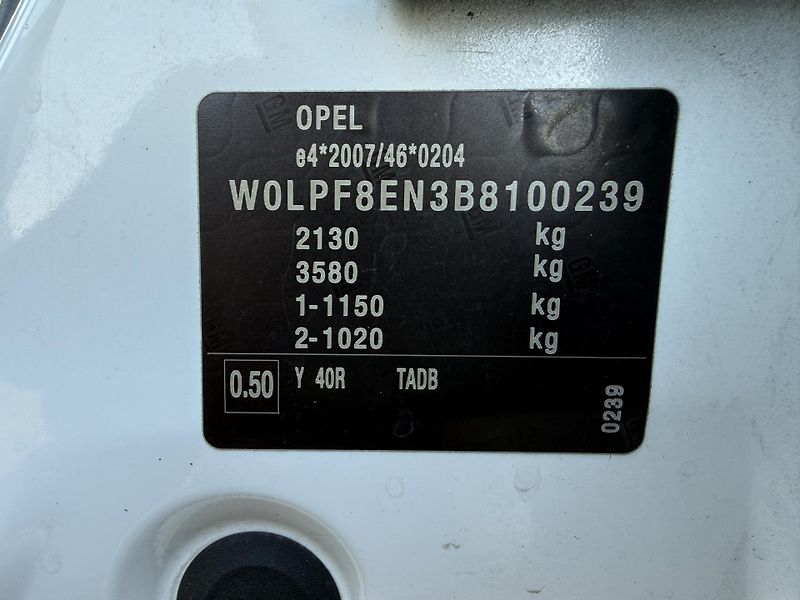 Opel Astra (2011) - fotka 14 z 17