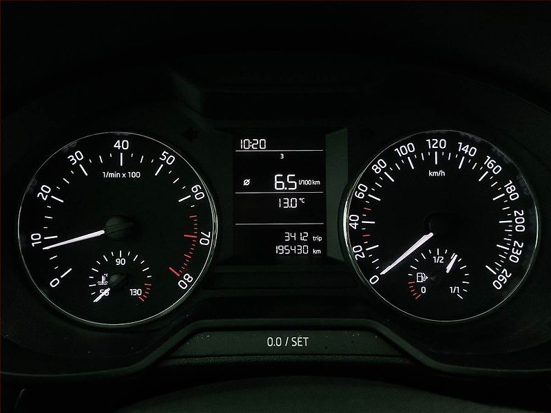 Škoda Octavia (2013) Ambition 1.2 TSI, Tempomat - fotka 11 z 16