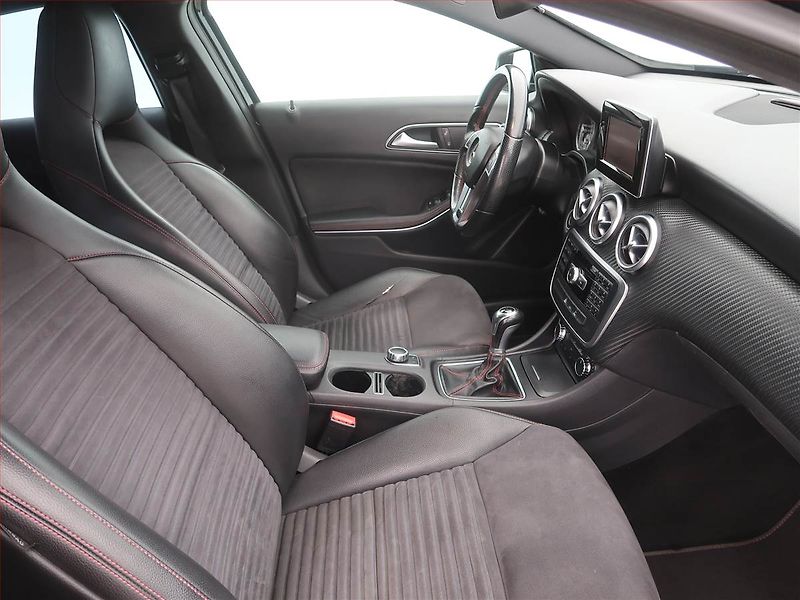 Mercedes-Benz Třídy A (2013) AMG line A 200 CDI, Kůže, Navi - fotka 7 z 16