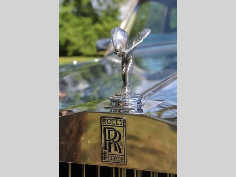 Luxusní vozy se v sobotu 4. května sjely na zámek do Lnář. Převládala auta značky Rolls-Royce.