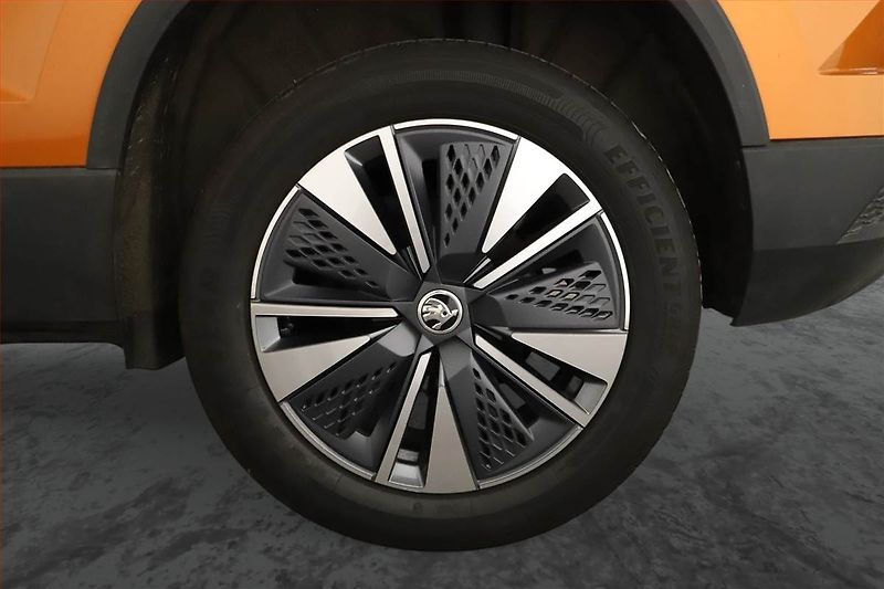 Škoda Karoq (2025) 1.5 TSI, Drive, FullLed - fotka 16 z 16