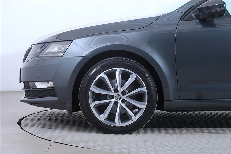 Škoda Octavia (2020) 2.0 TDI, Automat, Serv.kniha - fotka 15 z 23