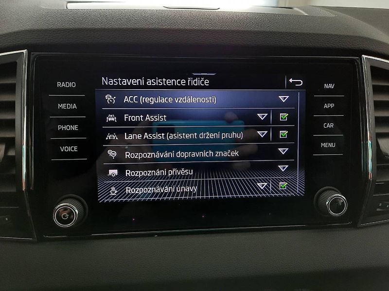 Škoda Karoq (2023) 2.0 TDI 4x4 (110kW/150k) DSG, - fotka 18 z 26