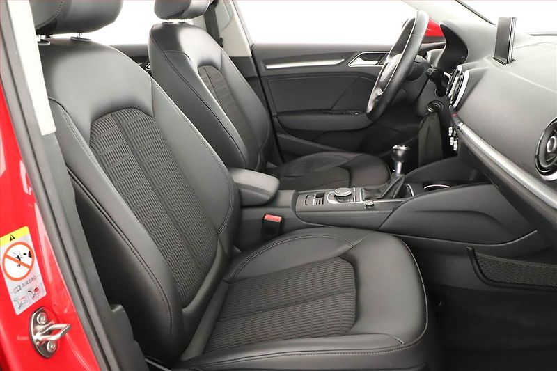 Audi A3 (2014) 1.2 TFSI, Kůže, Bi-Xenony - fotka 7 z 16