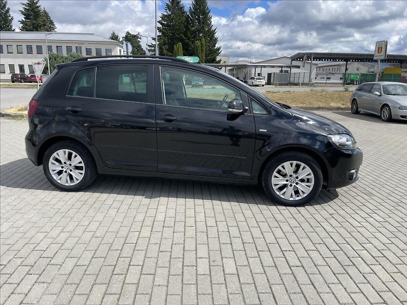 Volkswagen Golf Plus 1,6 TDi 77kw LIFE Klima Tempom - fotka 31 z 34