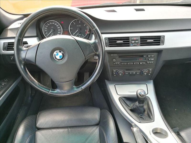 BMW Řada 3 2,0 d 320d kombi - fotka 5 z 15