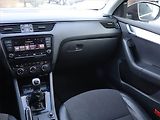 Škoda Octavia (2014) 1.6 TDI, Navi, Xenony - náhled 8