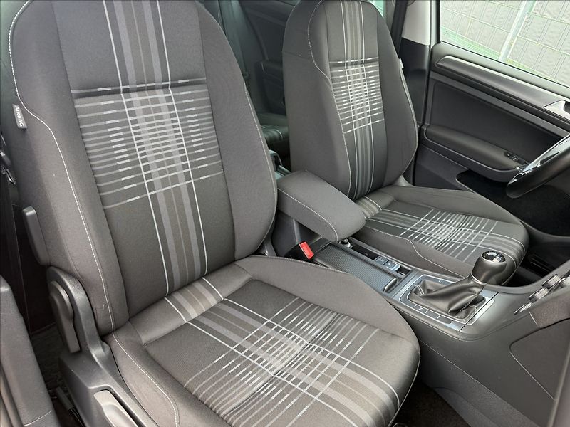 Volkswagen Golf Variant VII 1.6 TDI Lounge - fotka 15 z 16