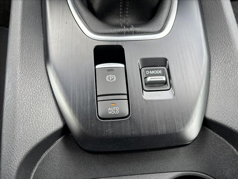 Nissan Qashqai 1,3 DIG-T Visia PLNÝ SERVIS - fotka 23 z 39
