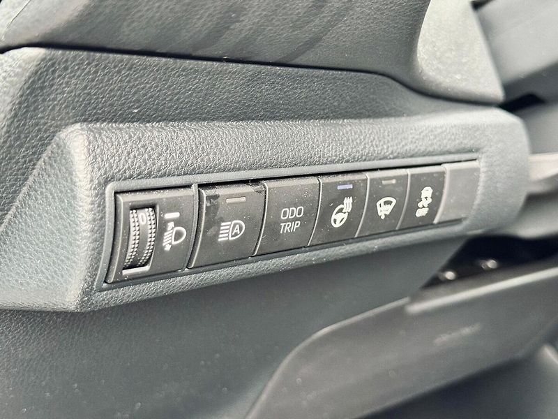Toyota Corolla 1,8 Hybrid Style - fotka 7 z 16