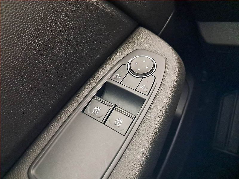Renault Clio (2022) Zen 1.0 TCe, ČR,1.maj - fotka 14 z 16