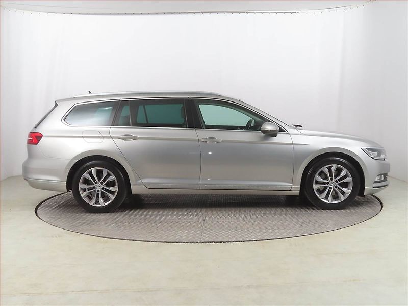 Volkswagen Passat (2016) 2.0 TDI, Automat, Serv.kniha - fotka 6 z 24