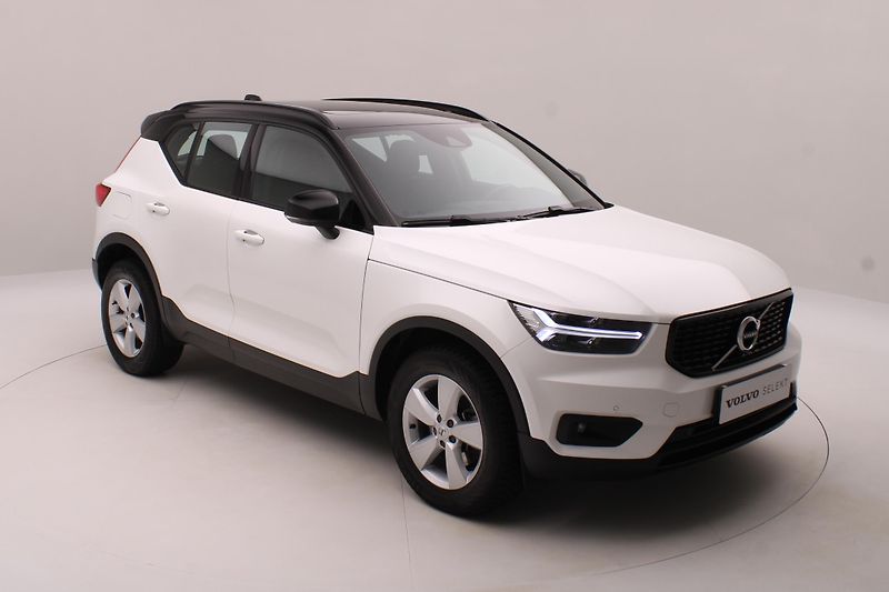 Volvo XC40 D4 AWD R-DESIGN AUT  - fotka 16 z 40