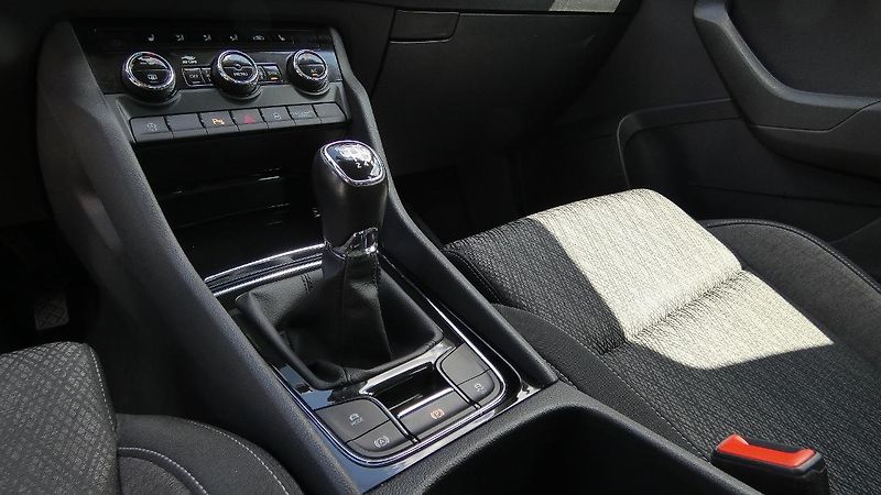 Škoda Karoq 2.0 TDI Style - fotka 6 z 23