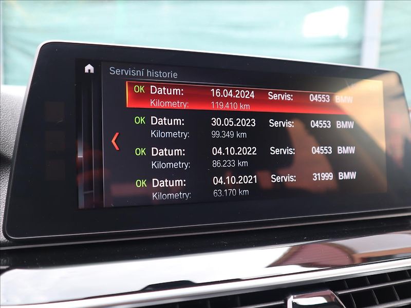 BMW Řada 5 3,0 XD SportLine Adaptive LED - fotka 23 z 45