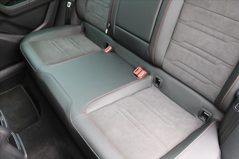 Seat Ateca 2,0 TDI  ČR,1.MAJ,A/T,4x4,FR - fotka 32 z 41
