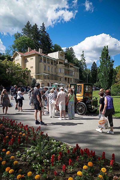 Automobilové skvosty byly k vidění v sobotu v lázeňském městě, kde se při závěru akce Concours d’Elegance Luhačovice 2026 představilo více než 50 historických automobilů z několika evropských zemí.