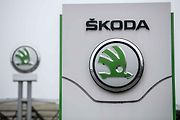 Výroba vozů Škoda v závodě Kvasiny.