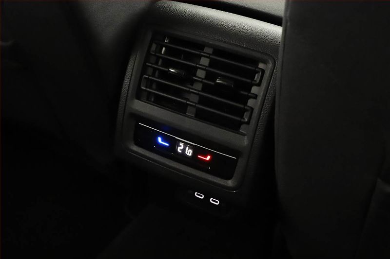 Volkswagen Golf (2021) Style 2.0 TDI - fotka 15 z 17