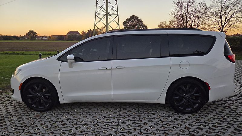 Chrysler Pacifica 3,6L 211 kW,Limited 7 míst,LPG - fotka 4 z 48