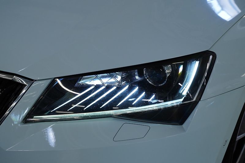 Škoda Superb - fotka 9 z 28