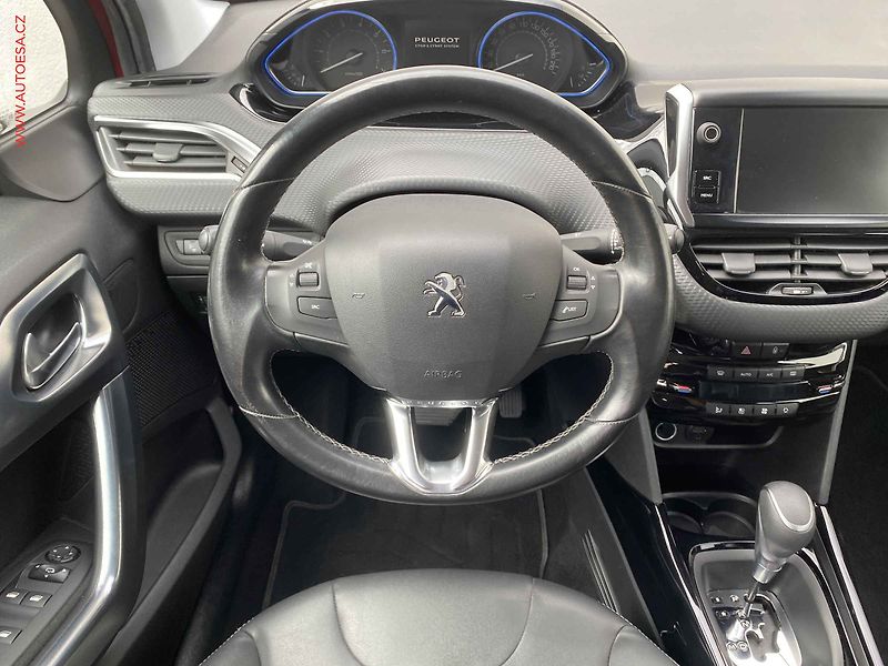 Peugeot 2008 (2016) 1.2PT, Allure, AT - fotka 11 z 20