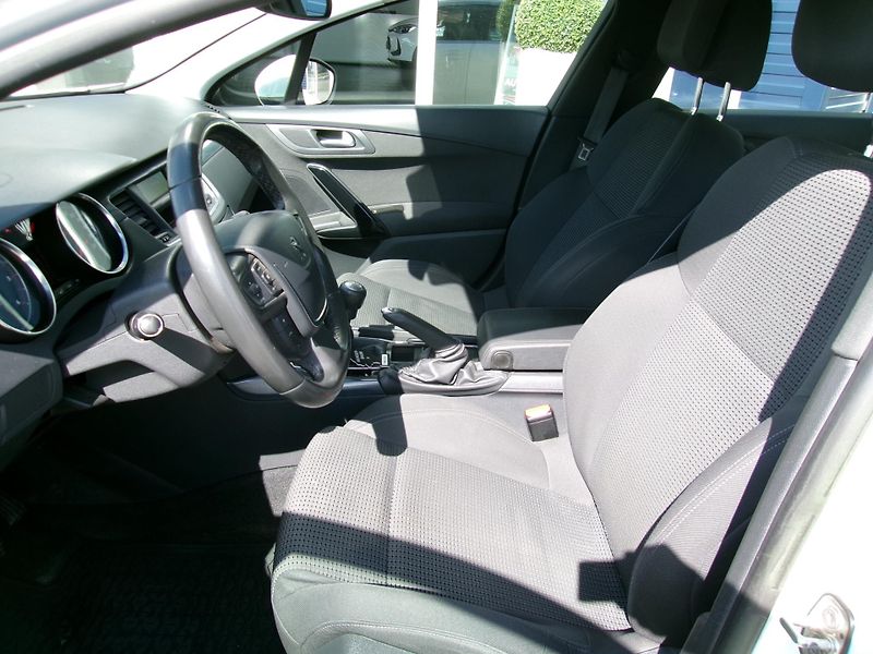 Peugeot 508 2.0 HDI sedan - fotka 9 z 17