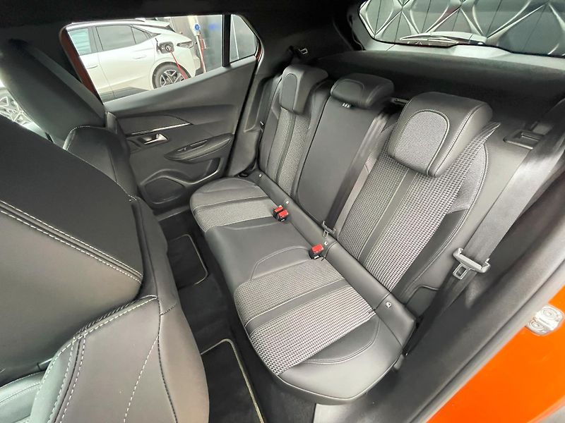 Peugeot 2008 GT 1.2 PureTech 96 kW - fotka 5 z 20