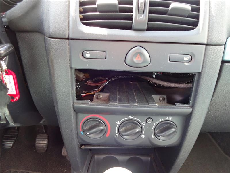 Renault Clio 1,2i - fotka 29 z 32