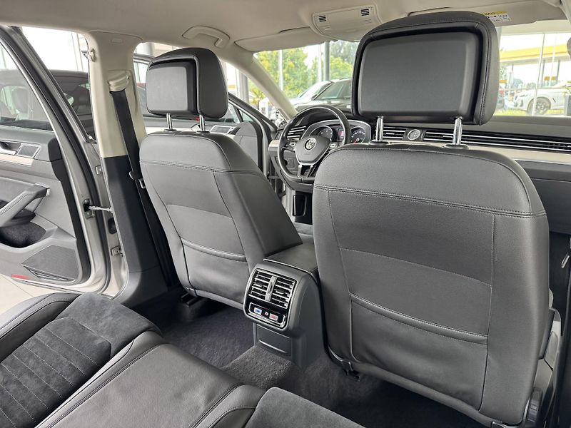Volkswagen Passat 2,0TDI DSG*Highline*REZERVACE! - fotka 16 z 32