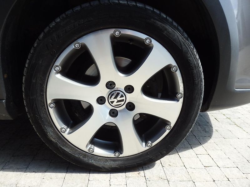 Volkswagen Touran 1,4TSi CROSS DIGI KLIMA - fotka 15 z 16