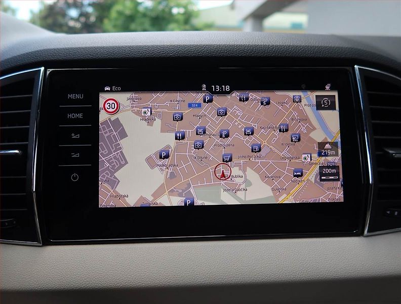 Škoda Karoq (2017) Style Plus 1.5 TSI - fotka 18 z 26