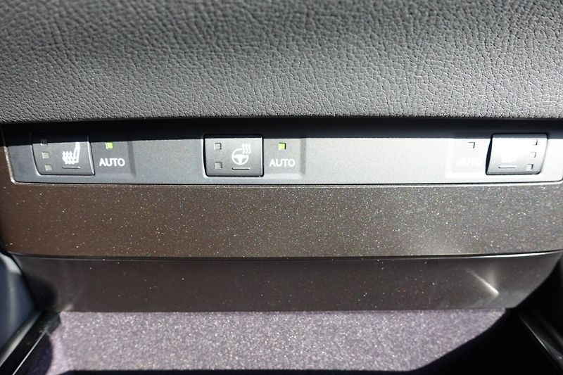 Lexus ES 300h ZLEVNĚNO 2,5HSD Elegance Plus - fotka 23 z 37