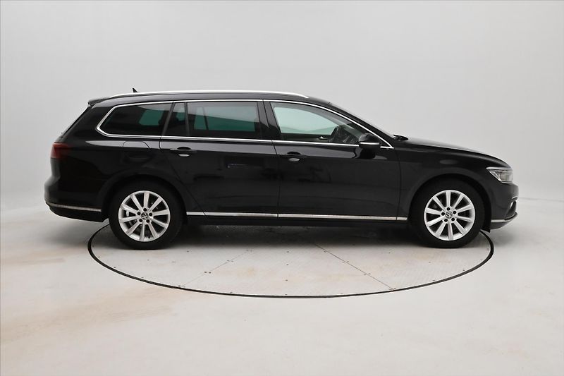 Volkswagen Passat 2,0 TDI 110 kW DSG ELEGANCE Zá - fotka 4 z 32
