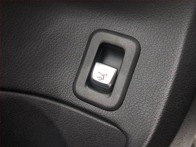 Mercedes-Benz Třídy C (2014) C 180, Automat, Kůže, Tempomat - fotka 19 z 20