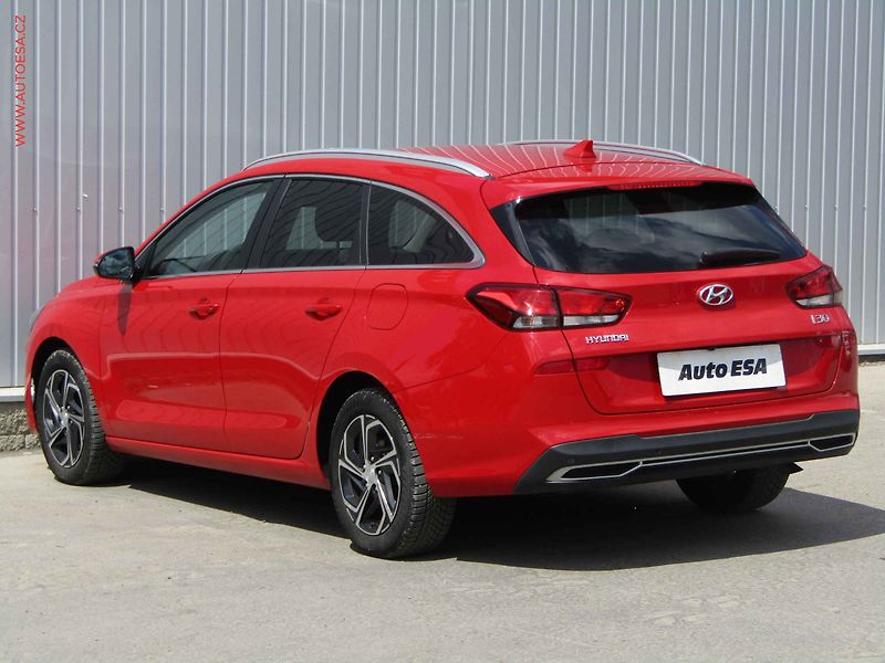 Hyundai i30 (2023) 1.0 T-GDi, ČR, Smart - fotka 6 z 19