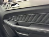 Mercedes-Benz GLE 3,0 AMG 4X4 LED DPH PANO TAŽNÉ - náhled 31