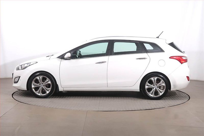 Hyundai i30 (2013) Style 1.6 GDI, Serv.kniha - fotka 3 z 17