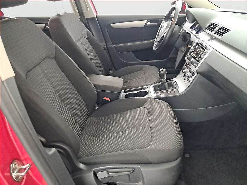 Volkswagen Passat (2014) 1.6 TDI, Navi, Tempomat - fotka 9 z 14