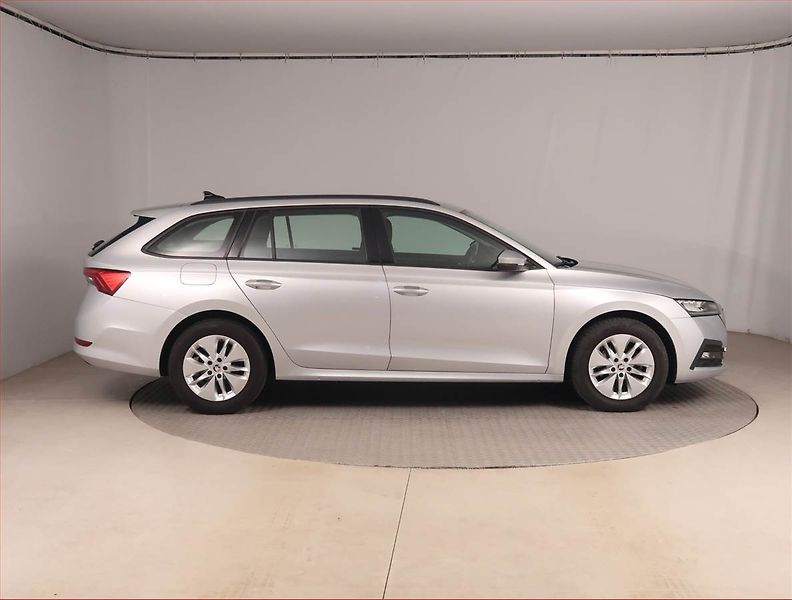 Škoda Octavia (2023) Ambition 2.0 TDI, ČR,1.maj - fotka 6 z 15