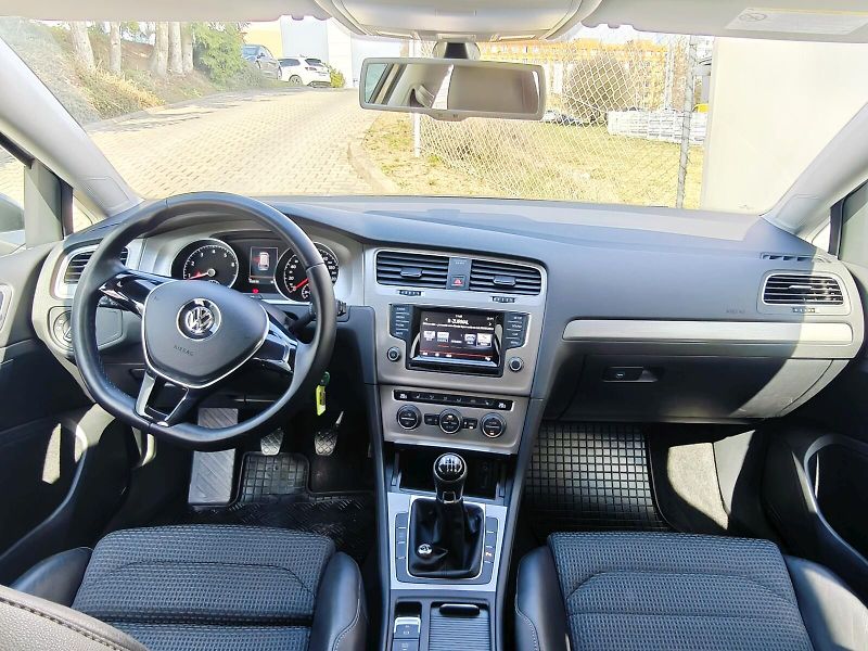 Volkswagen Golf (2014) 1,2 TSI 77 kW Comfortline - fotka 6 z 39