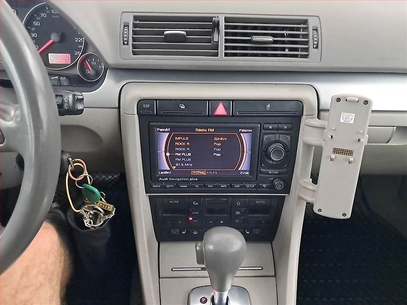 Audi A4 (2005) 2.0 TDI, Automat, nová STK - fotka 12 z 17